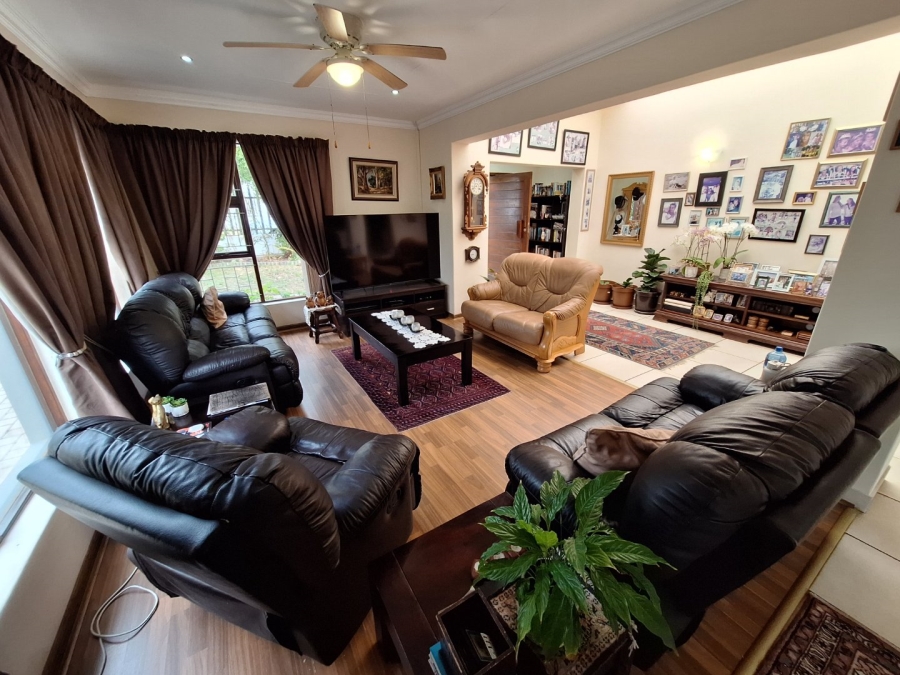 6 Bedroom Property for Sale in Bayview Western Cape